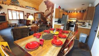 Birds and Bears Retreat - On The River - Pet Friendly - WiFi - Satellite - Washer - Dryer - Large Deck - Grill - Fenced In Yard - Red River - 0
