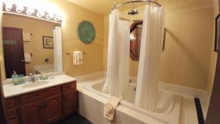 Birds and Bears Retreat - On The River - Pet Friendly - WiFi - Satellite - Washer - Dryer - Large Deck - Grill - Fenced In Yard - Red River - 3