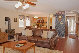By the River - On The River - WiFi - Cable - Washer - Dryer - Wood Burning Fireplace - Covered Back Deck - Red River - 6
