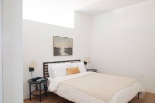 Flexhome East Side 1BR NO1 with Balcony, Pool, and Gym - Milwaukee - 1