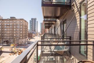 Flexhome East Side 1BR NO1 with Balcony, Pool, and Gym - Milwaukee - 3