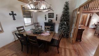 Big Elk Horn Lodge- Pet Friendly - WiFi - On the River - Fireplace - Game Room - 6