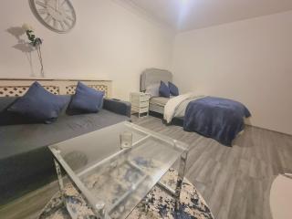 Easy Rooms - Deluxe Room - Stevenage - 4