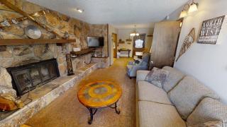 Claim Jumper A-Frame 4 - WiFi - Washer - Dryer - Wood Burning Fireplace - Red River - 9