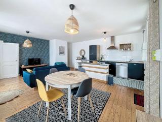 Appartement rénové 2 chambres avec terrasse, proche centre et gare de Granville - FR-1-361-552 - Granville - 0
