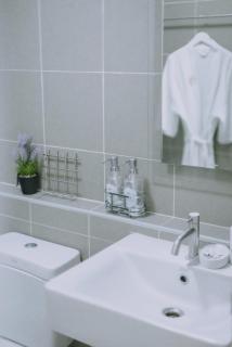 Luxury Stay in Dcondo Sign - 1