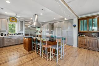 Folk Art Oasis home by Peace Vacations - 4