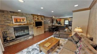 Claim Jumper Townhouse 02 - On the River - Across from the Fishing Ponds - WiFi - Cable - Near Ski Area - Wood Burning Fireplace - 9