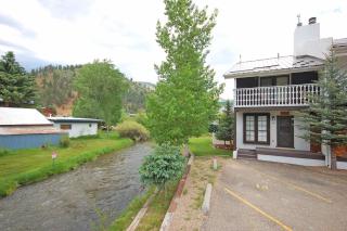 Claim Jumper Townhouse 14 - On The River - Across from the Fishing Ponds - In Town - Near The Ski Area - Fireplace - WiFi - Sate - Red River - 9