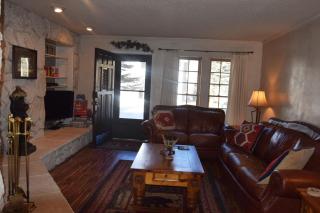 Claim Jumper Townhouse 16 - On The River - Across from the Fishing Ponds - In Town - Near The Ski Area - Fireplace - WiFi - Sate - Red River - 7