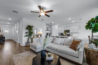 Luxe Living - 3 Bedroom 2 Bath - 7