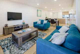 Bright Stylish Kings Beach Apartment - Caloundra - 5