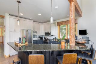 4BR with Hot Tub Walk to Chondola - 8