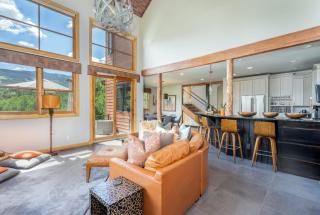 4BR with Hot Tub Walk to Chondola - 4