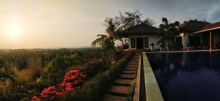 The Dharma Lovina - Mountain, Sea & Sunset View - Private Villa w Starlink - 5br - Lovina - 2
