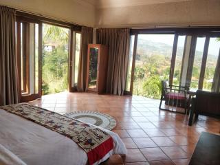 The Dharma Lovina - Mountain, Sea & Sunset View - Private Villa w Starlink - 5br - Lovina - 1