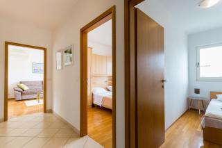 Apartment Mia - Spacious apartment on 85 m2 with beautiful sea view - Trogir - 3