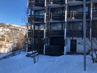 T2 avec une chambre et un coin montagne en Rez-de-chaussée avec terrasse et table extérieure - Enchastrayes - 8