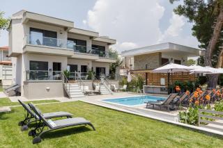 Renaissance Experience Village - 4