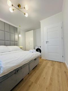 3 Bedrooms Premium Bella White for 8 Guests with AC and Underground Parking - Rzeszów - 4