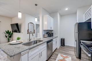 Boho Bliss w Salt Pool Nr Fern Beach, ARPT, DTWN - 6