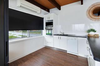 Harbour Marina - Absolute waterfront apartment - Batemans Bay - 2