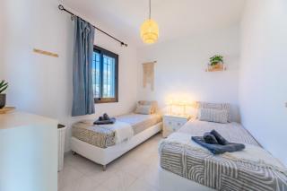 Casa La Fuente Nueve - Family Friendly Townhouse with Pool and 3 Bedrooms - 4