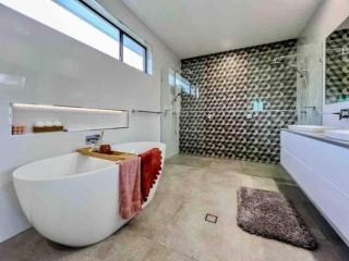 NOTINUSE12 Sleep Millionaire's Waterfront - 3