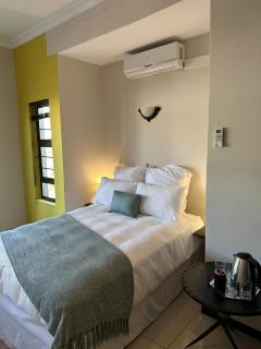 Cora's Boutique Bed & Breakfast - 7