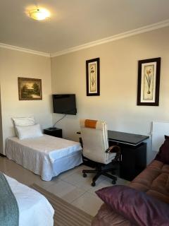 Cora's Boutique Bed & Breakfast - 6