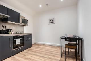 Modern and Bright Studio in Central Sheffield - 7