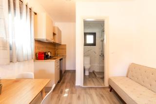 G C Luxury Apartments - Nikiti - 9