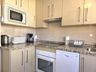 Tranquil Oasis 2 Bedroom Coastal Getaway BY NAMASTE ELITE - Torremolinos - 8