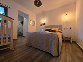 A 20 min de Madrid en Ave CASITA con JARDIN PRIVADO, wifi, SMART TV 55p y aparcamiento en la puerta - 1