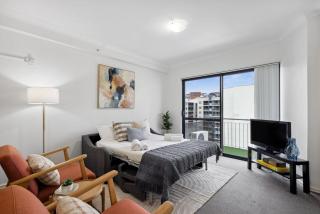 Cozy City Apartment with Stunning Views and Ameni - 3