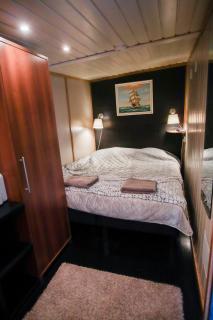 Spacious Dutch Houseboat - 8