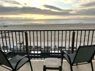 Direct oceanfront on the boardwalk at 1st Street, room 302, kitchen, pool, gym, parking - Ocean City - 8