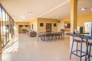Casa com 5 suítes próximo ao lago Corumbá. - Caldas Novas - 1