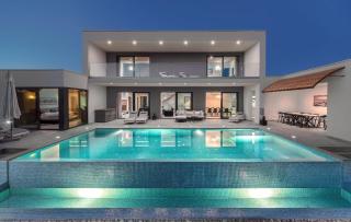 Villa mit großem Infinity-Pool - Ladesäule gratis - Štokovci - 2
