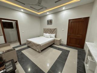 Luxury Blue Inn Guest House - 1