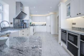 Rainbow Leap - 5 Bed Holiday Home - Saundersfoot - 1