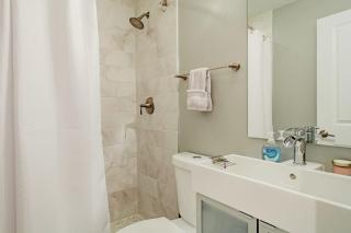 Central DC Flat Sleeps 3 Convention Center - 3