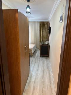 Loost Town Inn Hotel - 4