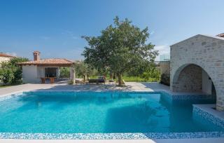 Villa LV near Novigrad for 8 people spa & children playground only 1,5 km from beach - 2