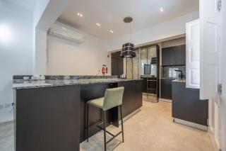 Traditional 2BR Stylish Townhouse with Maltese Balcony - Close to Triton Fountain Valletta, Sliema & Saint Julians - Valletta - 9