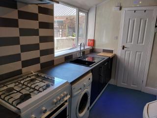 170 Victoria Road - 1 bed ground floor flat - 0