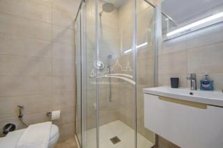 Central Two Bed - Short Walk to St Julian's & Sliema - 8