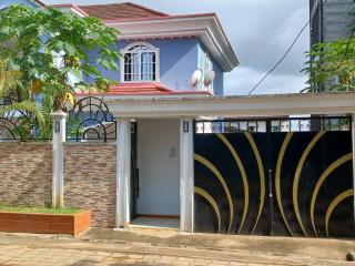 Duplex meublé 5 chambres, piscine, ménagère, voiture à louer Douala Yassa - Tigson - Douala - 1