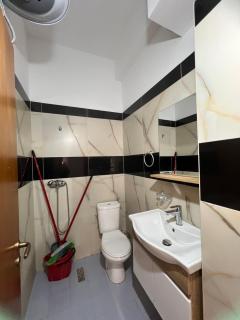 Ground Floor Comfort Suites - Spacious & Modern - Orikum - 1