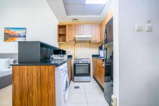 RH- Chic & Sleek Studio apartment, near Burj Khalifa - Dubai - 5